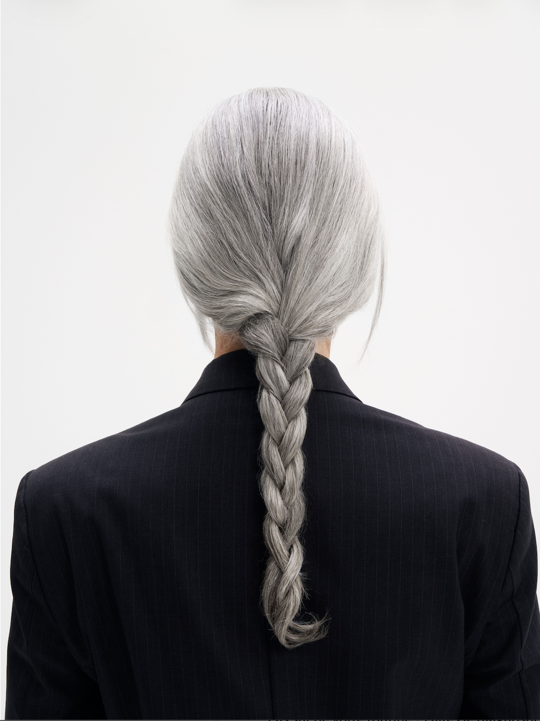 Shampoing violet pour cheveux blancs et gris : le mode d'emploi