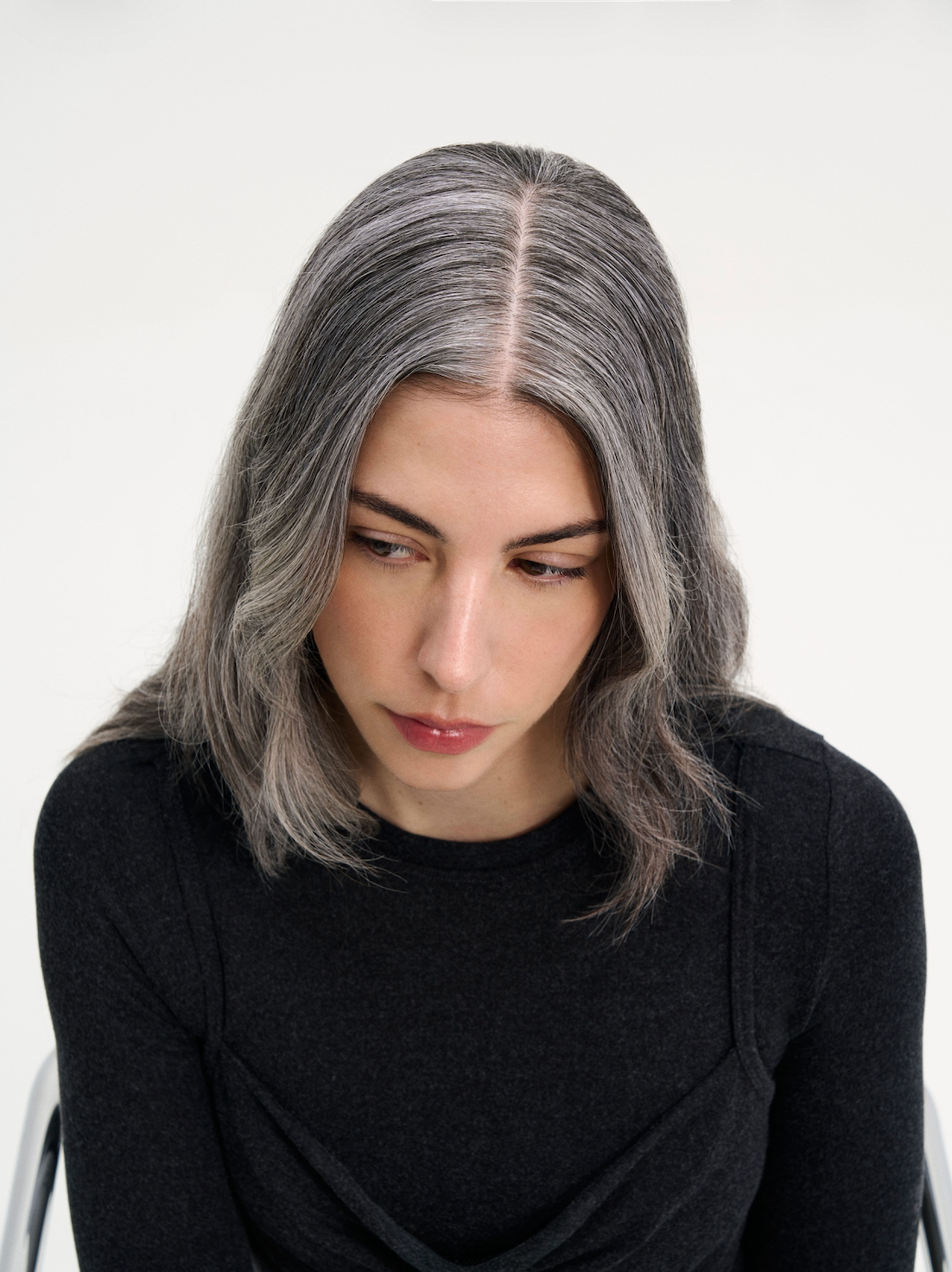 Pourquoi les cheveux deviennent gris ou blancs : ce qui se passe vraiment